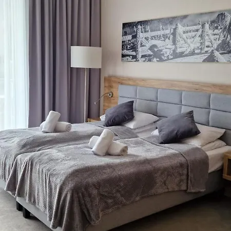 Czarna Gora Moon * 시에나